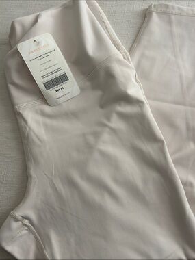 Fabletics leggings in Soft Cream